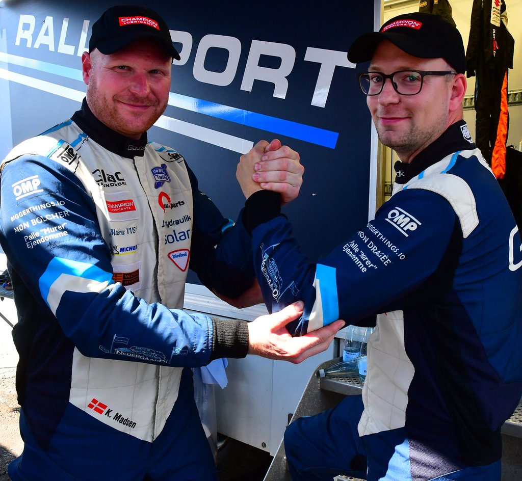 Brødrene Kenneth og Jacob Madsen (t.h.) fra Slagelse og Ruds Vedby satte præg på weekendens KOMO Rallysprint både med deres indbyrdes dyst og med ærkerivalen Simon Vallentin.
(Foto: Morten Dam)